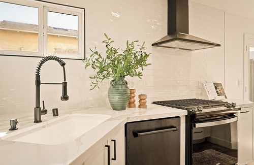 South Wrigley House | Charming Long Beach Getaway