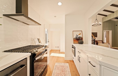 South Wrigley House | Charming Long Beach Getaway
