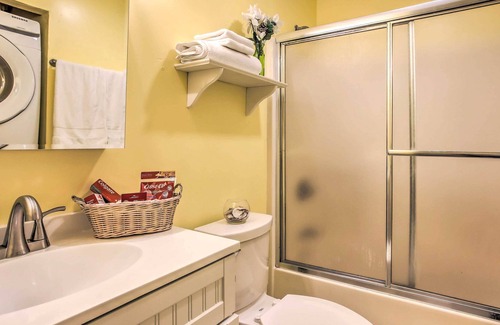 Longs Condo | Charming Longs Condo ~ 30 Mi to Myrtle Beach!