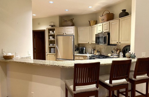 Edwards House | Charming Luxe 5BR—Ski Shuttle & walk to lift, 2 living room, game & movie room