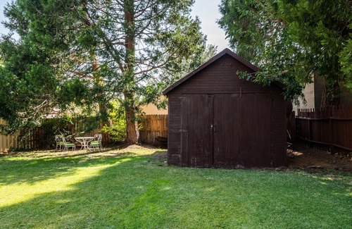 Bishop House | Charming Luxurious Downtown Victorian Home 2 bedrooms Living areas 2500 sq ft.