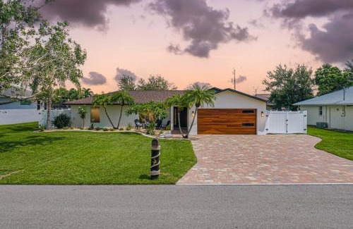 Fort Myers House | Charming Luxury Heated Pool Home