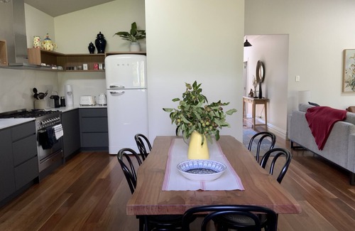 Leura House | Charming Luxury Self Contained Cottage.