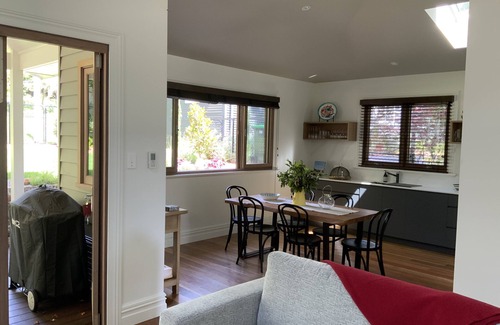 Leura House | Charming Luxury Self Contained Cottage.