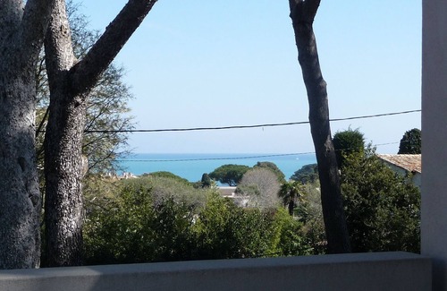 Cap-d'Antibes Villa | CHARMING LUXURY VILLA 200m2 in unspoiled nature 3000m2 near the Garoupe