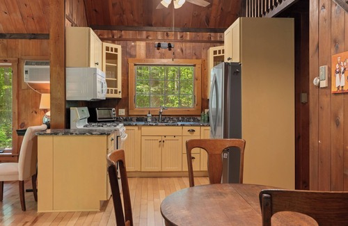 Bridgton Cottage | Charming Maine Cabin with Access to Shared Sandy Beach on Highland Lake!