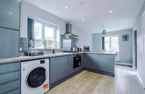 Failsworth House | Charming Manchester 3-Bed House