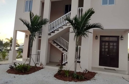 Nassau Condo | Charming Maple Canalfront Condo
