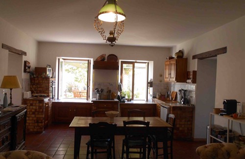 Mondragon House | Charming Mas provençal with swimming pool, 1ha garden, quiet, 7 bedrooms, 14per
