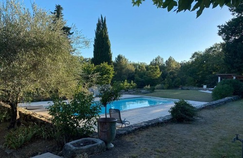 Mondragon House | Charming Mas provençal with swimming pool, 1ha garden, quiet, 7 bedrooms, 14per
