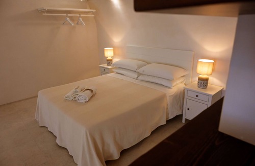 Mottola Other | Charming Masseria with SPA: Deluxe Room with XL Shower and Chromotherapy