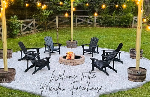 Alpharetta House | Charming Meadow Farmhouse on 1+ acre with Hot Tub, walk to Downtown, Renovated