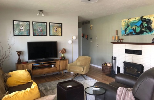 Sunset House | Charming mid-century Boise home close to foothills and downtown.