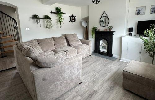 Middlewich House | Charming Middlewich House - Sleeps 4