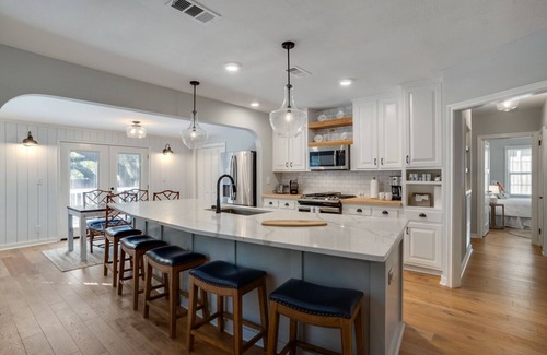 Glenview-Pinegrove House | Charming Midtown Gem!