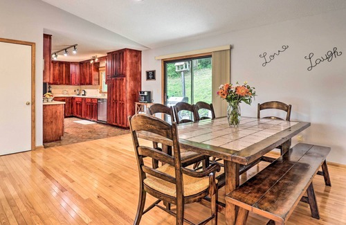 Mills River House | Charming Mills River Home w/Porch & Yard!