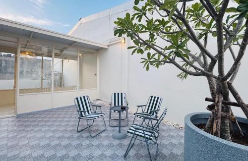 Phaya Thai Villa | Charming Minimal 3BR Home Near BTS Ari, Bangkok