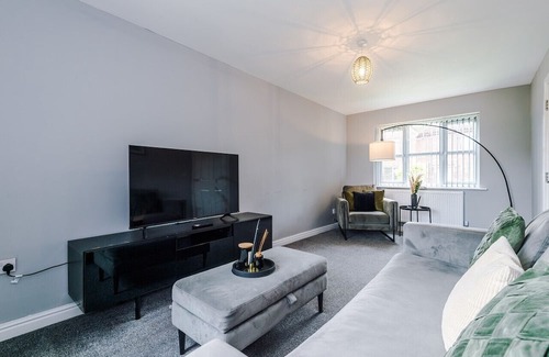 Failsworth House | Charming Modern 3BR House in Failsworth with FREE Parking