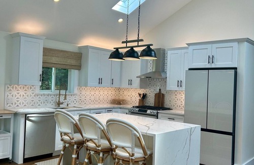 Hampton Bays Cottage | Charming Modern Cottage by the Bay and Beach - 3 bedroom/2 baths - Hampton Bays