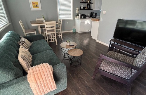 Whittier House | Charming Modern Dog Friendly 3-bedroom House near Disneyland