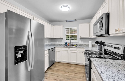 Winston - Salem House | Charming & Modern Home/Prime Location/Sleeps 8