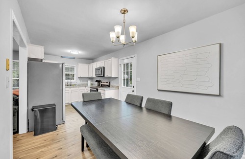 Winston - Salem House | Charming & Modern Home/Prime Location/Sleeps 8