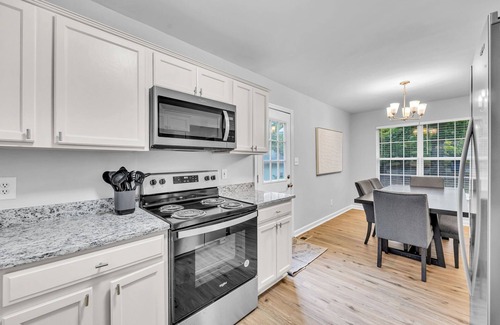 Winston - Salem House | Charming & Modern Home/Prime Location/Sleeps 8