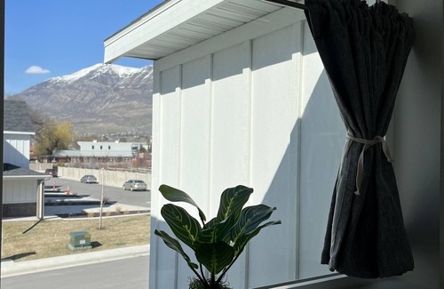 Lindon House | Charming, Modern home in Lindon.