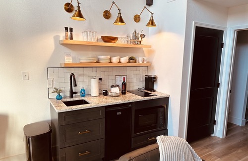 Gatlinburg - Pigeon Forge Cottage | Charming Modern Mountain Cottage - Special!