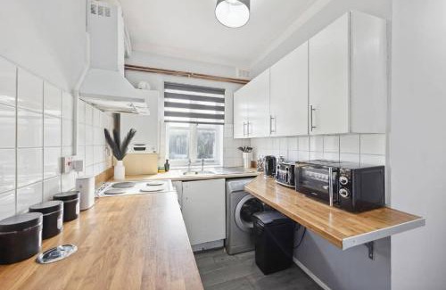 Chatham Apartment | Charming & Modern Studio Retreat in Chatham