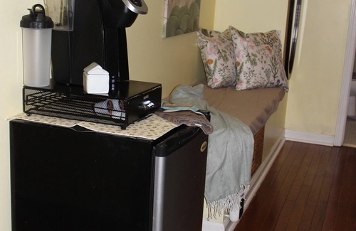 Jeffersonville House | Charming Modern Retreat Near Downtown Jeffersonville & Bob Hedge Park