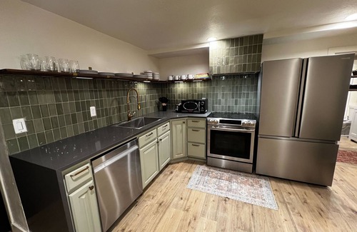 Downtown Salt Lake City House | Charming Modern-Transittional 2-bedroom house with AC, WiFi in perfect SLC
