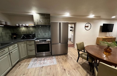 Downtown Salt Lake City House | Charming Modern-Transittional 2-bedroom house with AC, WiFi in perfect SLC