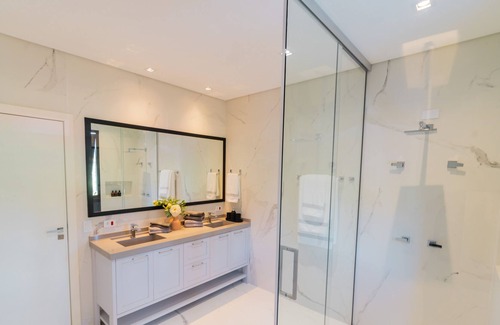 Foz do Iguacu Villa | Charming & Modern Villa with KING BED in the hear of Foz do Igua