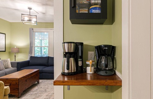 Montreat Apartment | Charming Montreat Cottage Near DT Black Mtn | Walk to Hiking