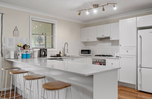 Wentworth Falls House | Charming Mountain Retreat Explore Wentworth Falls