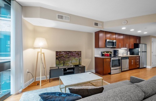 Mount Vernon Triangle Apartment | Charming Mount Vernon 1BR w/Gym, Pool, W/D, near metro by Blueground