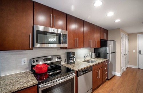 Mount Vernon Triangle Apartment | Charming Mount Vernon 1BR w/Gym, Pool, W/D, near metro by Blueground