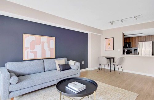 Chinatown Apartment | Charming Mount Vernon 1BR w/Gym, Pool, nr. Georgetown Law, by Blueground
