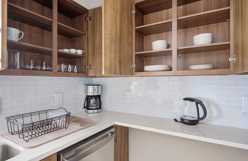 Chinatown Apartment | Charming Mount Vernon 1BR w/Gym, Pool, nr. Georgetown Law, by Blueground