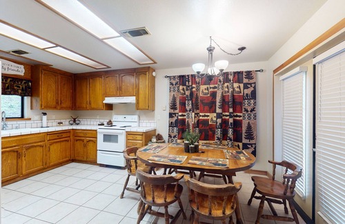 Yosemite Forks Cabin | Charming mountain retreat with wraparound deck, wood stove, & washer/dryer