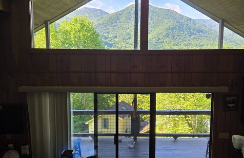 Valley Creek Run House | Charming Mountain Retreat in Maggie Valley