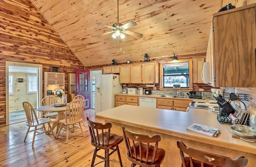 Boswell Cabin | Charming Mountain View Cabin ~ 8 Mi to Dtwn!