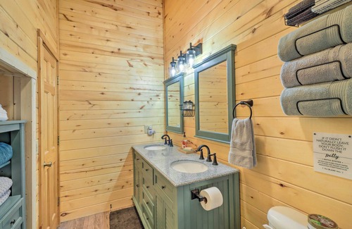 Boswell Cabin | Charming Mountain View Cabin ~ 8 Mi to Dtwn!