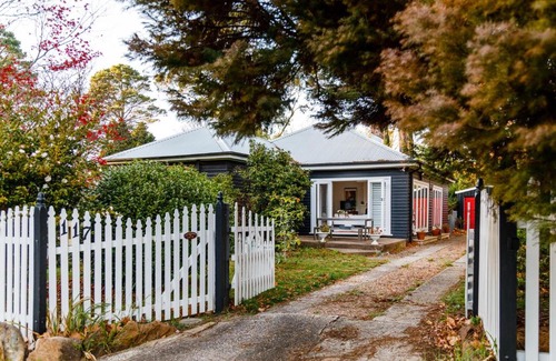Blackheath House | Charming Moutain Cottage -Pet Friendly