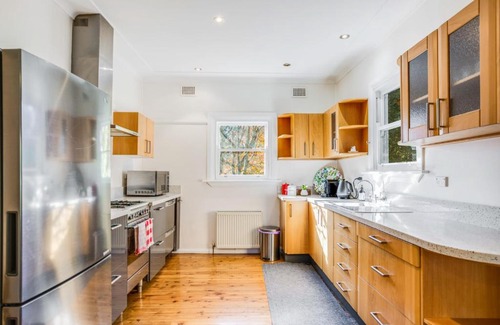 Blackheath House | Charming Moutain Cottage -Pet Friendly