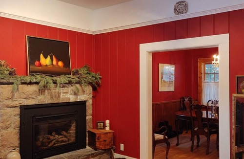 Baysville House | Charming Muskoka Getaway (with event space)
