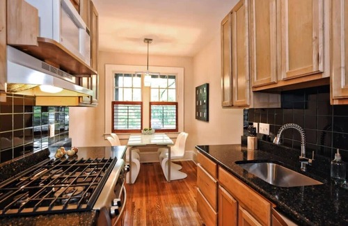 Cherry Condo | Charming Myers Park 2BR King Condo | Porch
