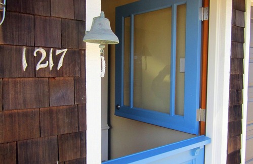 Pierpont Bay Cottage | Charming 'Nantucket' Style Beach Cottage