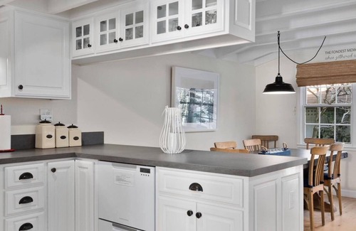 Capitola House | Charming Napa-inspired home on river, private dock, 2 min walk to beach, FP, BBQ
